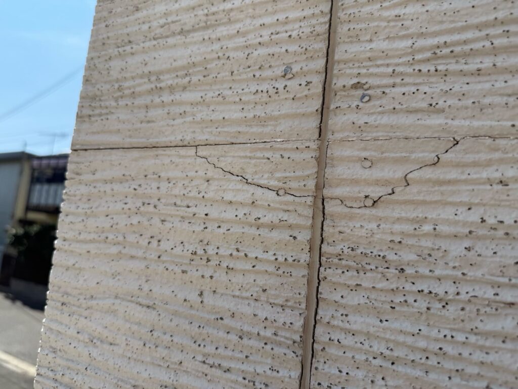 サイディング外壁の割れ