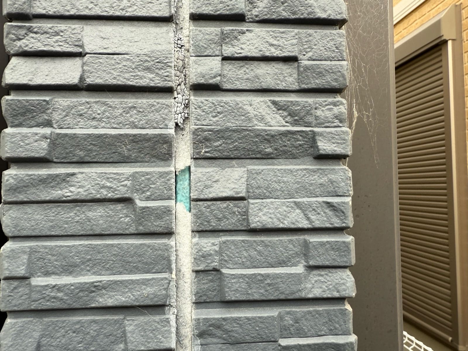 サイディング外壁のシーリング破断・滑落