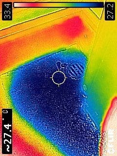 建物調査 ベランダ土間の雨漏り範囲を示すサーモグラフィー温度診断画像